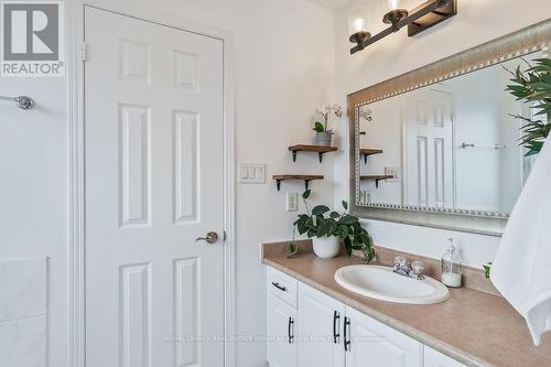 656 Julia Avenue, Burlington, ON - Indoor Photo Showing Bathroom