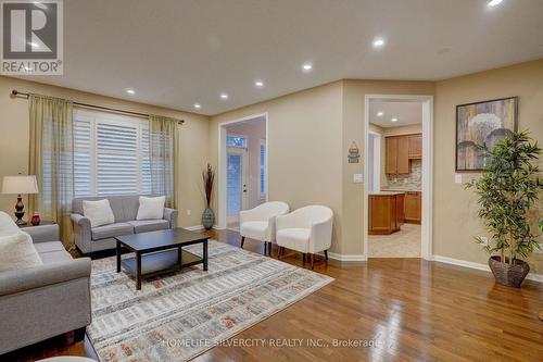 4060 Thomas Alton Boulevard, Burlington, ON - Indoor Photo Showing Living Room