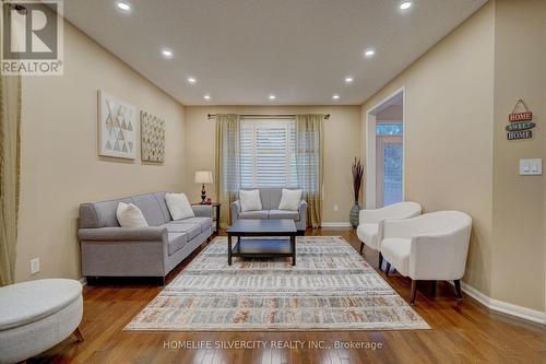 4060 Thomas Alton Boulevard, Burlington, ON - Indoor Photo Showing Living Room