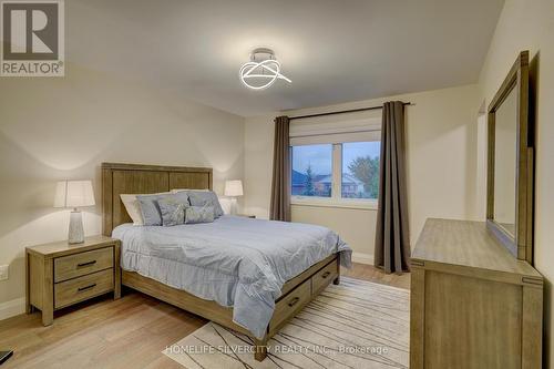 4060 Thomas Alton Boulevard, Burlington, ON - Indoor Photo Showing Bedroom