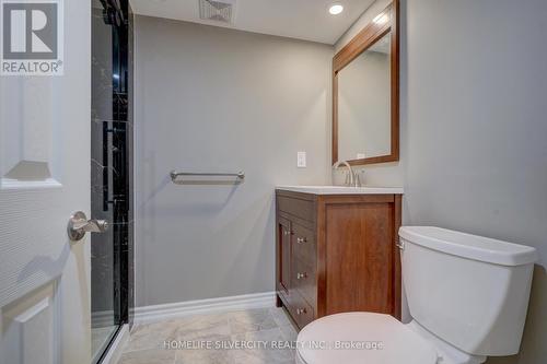 4060 Thomas Alton Boulevard, Burlington, ON - Indoor Photo Showing Bathroom