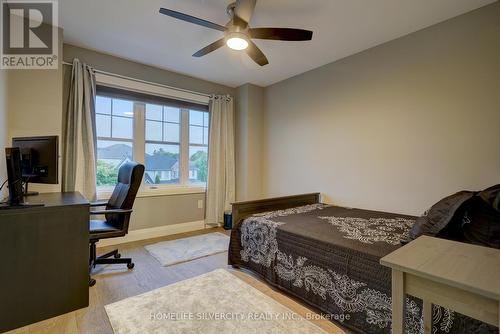 4060 Thomas Alton Boulevard, Burlington, ON - Indoor Photo Showing Bedroom