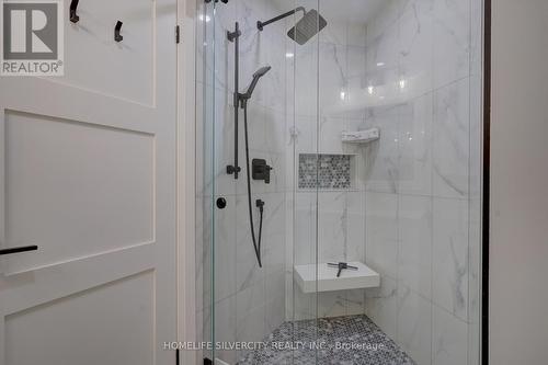 4060 Thomas Alton Boulevard, Burlington, ON - Indoor Photo Showing Bathroom