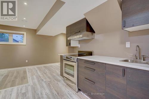 4060 Thomas Alton Boulevard, Burlington, ON - Indoor Photo Showing Kitchen