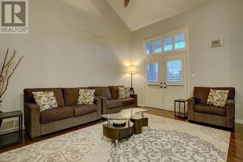 4060 Thomas Alton Boulevard, Burlington, ON - Indoor Photo Showing Living Room