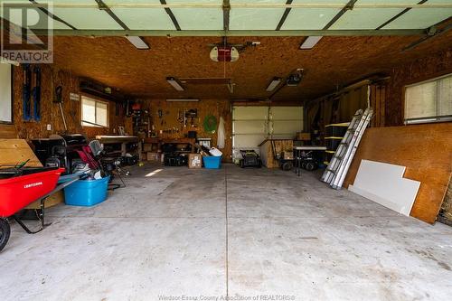 1353 Orchard Boulevard, Kingsville, ON - Indoor Photo Showing Garage