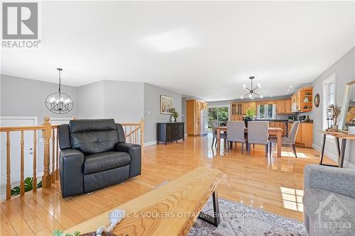 46 Kimberly Avenue, North Grenville, ON - Indoor Photo Showing Living Room