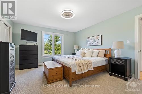 46 Kimberly Avenue, North Grenville, ON - Indoor Photo Showing Bedroom