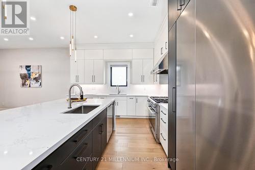 113 Nipissing Crescent, Blue Mountains, ON - Indoor Photo Showing Kitchen With Upgraded Kitchen