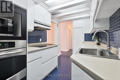 141 Sutherland Drive, Toronto, ON - Indoor Photo Showing Kitchen