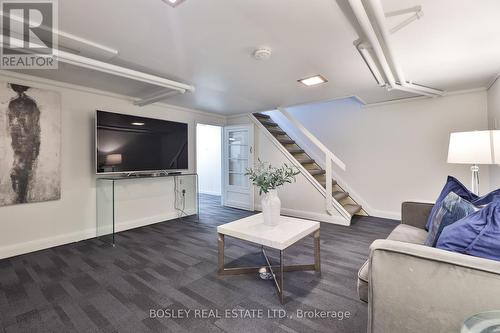 141 Sutherland Drive, Toronto, ON - Indoor Photo Showing Living Room