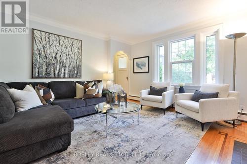 141 Sutherland Drive, Toronto, ON - Indoor Photo Showing Living Room