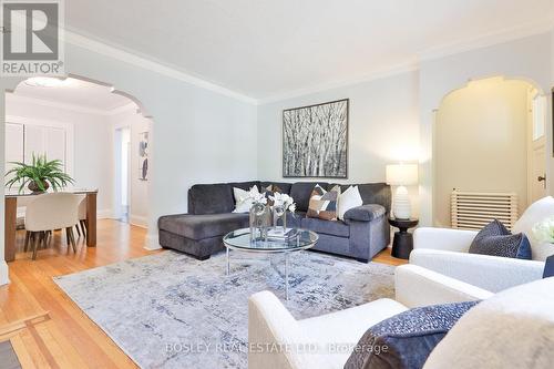 141 Sutherland Drive, Toronto, ON - Indoor Photo Showing Living Room