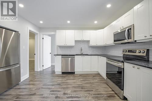 3873 Glenview Drive, Lincoln, ON - Indoor Photo Showing Kitchen With Upgraded Kitchen