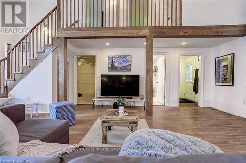 44 2Nd Avenue, Arran-Elderslie, ON - Indoor Photo Showing Living Room