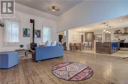 44 2Nd Avenue, Arran-Elderslie, ON - Indoor Photo Showing Living Room