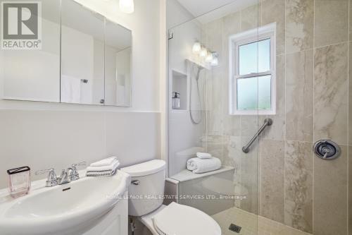 32 Dallyn Crescent, Toronto, ON - Indoor Photo Showing Bathroom