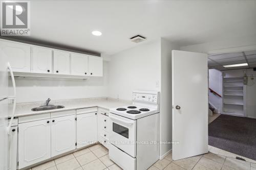 32 Dallyn Crescent, Toronto, ON - Indoor Photo Showing Kitchen