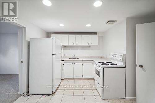 32 Dallyn Crescent, Toronto, ON - Indoor Photo Showing Kitchen