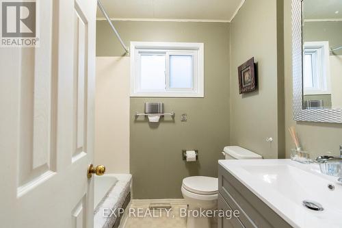 4584 Sixth Avenue, Niagara Falls, ON - Indoor Photo Showing Bathroom