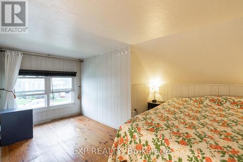 4584 Sixth Avenue, Niagara Falls, ON - Indoor Photo Showing Bedroom