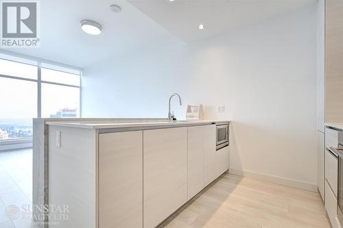 4111 6098 Station Street, Burnaby, BC - Indoor Photo Showing Kitchen