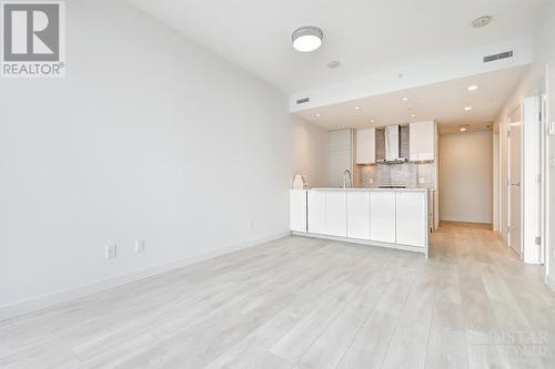 4111 6098 Station Street, Burnaby, BC - Indoor Photo Showing Kitchen