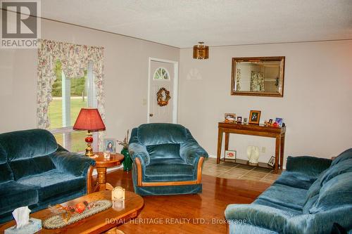 38 Bay Ridge Road, Hastings Highlands, ON - Indoor Photo Showing Living Room