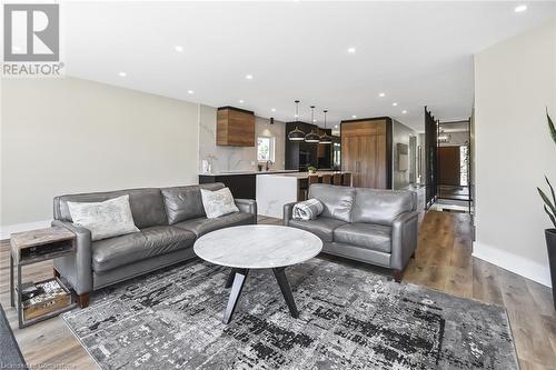 353 Highland Road W, Hamilton, ON - Indoor Photo Showing Living Room