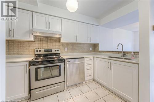 2920 Headon Forest Drive Unit# 3, Burlington, ON - Indoor Photo Showing Kitchen