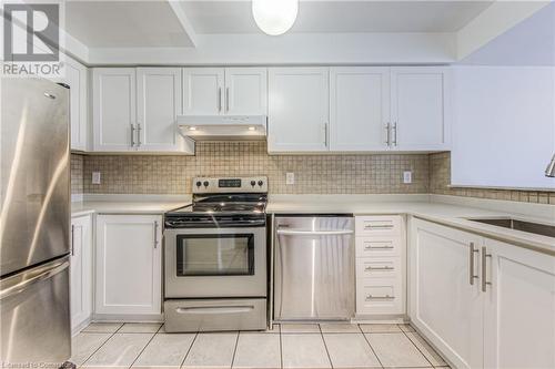 2920 Headon Forest Drive Unit# 3, Burlington, ON - Indoor Photo Showing Kitchen