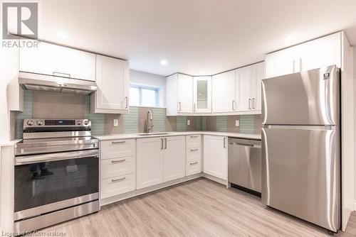 191 East 25Th Street, Hamilton, ON - Indoor Photo Showing Kitchen