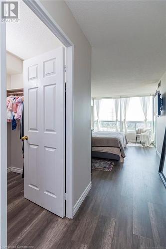 Generous size walk in closet in main bedroom with a 4 pc ensuite bath. - 4450 Tucana Court Unit# 1010, Mississauga, ON - Indoor Photo Showing Other Room