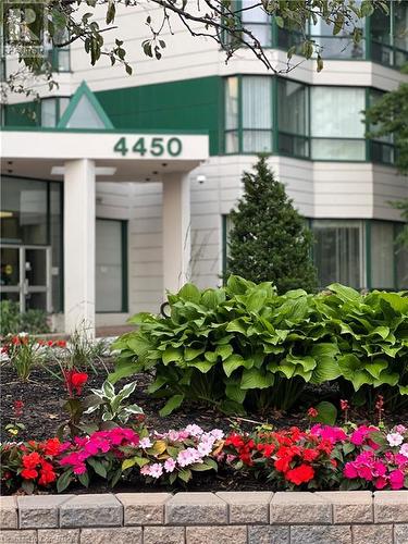 Welcome to 4450 Tucana Court. The Kingsbridge Grand III building is Tucked away in a lovely court, surrounded by mature landscaping. - 4450 Tucana Court Unit# 1010, Mississauga, ON - Outdoor