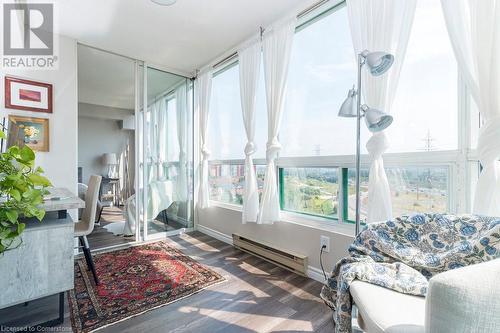 3rd room (Solarium, Den or bedroom) set up as an office but can be set up as a 3rd bedroom, or whatever your needs may be. Functional space that can be entered from main bedroom oasis or from the livi - 4450 Tucana Court Unit# 1010, Mississauga, ON - Indoor