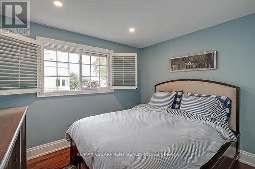 2428 Lakeshore Road, Burlington, ON - Indoor Photo Showing Bedroom