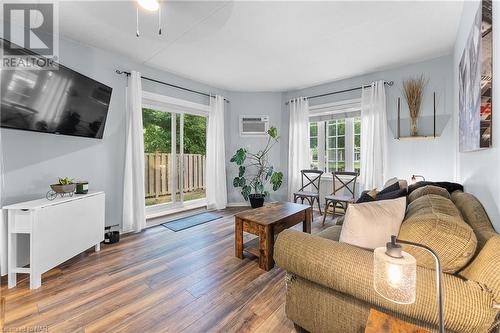 5753 Morrison Street Unit# 103, Niagara Falls, ON - Indoor Photo Showing Living Room