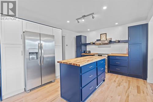 17 Pinehill Place, Paradise, NL - Indoor Photo Showing Kitchen