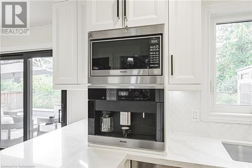 14 Dolphin Place, Hamilton, ON - Indoor Photo Showing Kitchen With Upgraded Kitchen