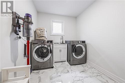 14 Dolphin Place, Hamilton, ON - Indoor Photo Showing Laundry Room