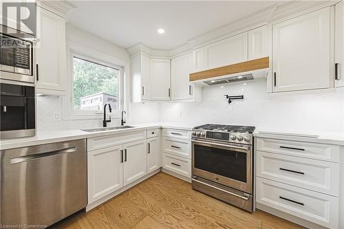 14 Dolphin Place, Hamilton, ON - Indoor Photo Showing Kitchen With Stainless Steel Kitchen With Upgraded Kitchen