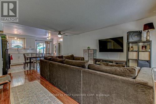 136 Ardsley Crescent, London, ON - Indoor Photo Showing Living Room