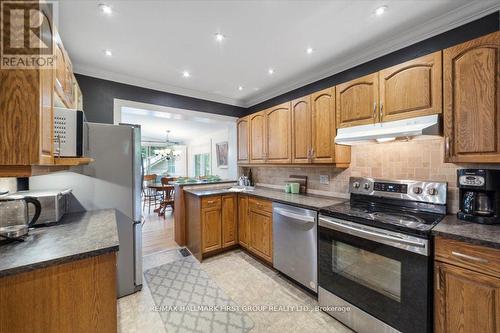 54 Arlington Avenue, Oshawa (O'Neill), ON - Indoor Photo Showing Kitchen