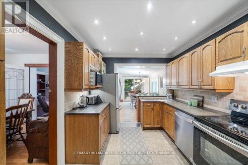 54 Arlington Avenue, Oshawa (O'Neill), ON - Indoor Photo Showing Kitchen