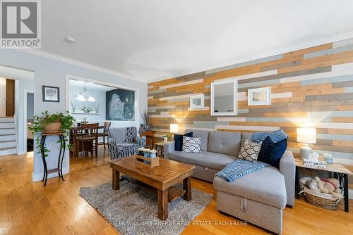 6 Soper Court, Clarington (Bowmanville), ON - Indoor Photo Showing Living Room