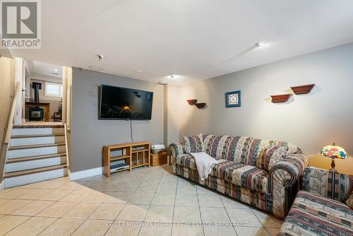 6 Soper Court, Clarington (Bowmanville), ON - Indoor Photo Showing Living Room