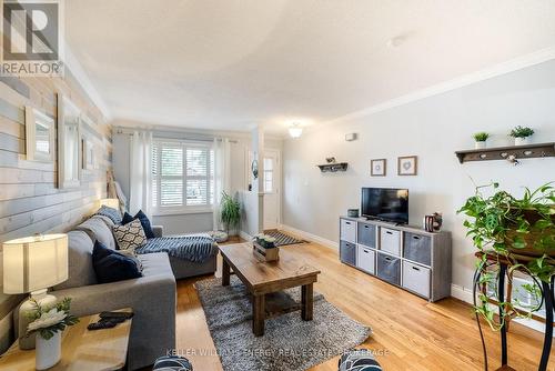 6 Soper Court, Clarington (Bowmanville), ON - Indoor Photo Showing Living Room