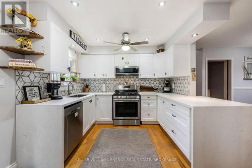 6 Soper Court, Clarington (Bowmanville), ON - Indoor Photo Showing Kitchen With Upgraded Kitchen