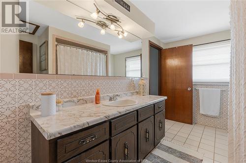 8831 Concession 8, Amherstburg, ON - Indoor Photo Showing Bathroom