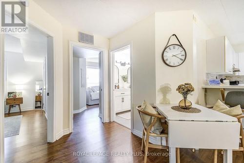 201 - 2030 Cleaver Avenue, Burlington, ON - Indoor Photo Showing Dining Room